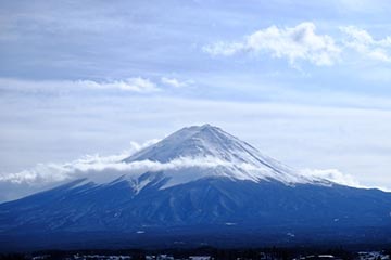 ウルトラトレイル・マウントフジの第1回大会を記録した「激走！富士山一周156キロ」を1月9日深夜に再放送