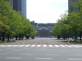右手に見える東京駅