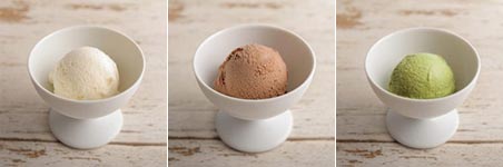 「ロカラボ」のアイスクリーム バニラ、チョコレート、抹茶の3種