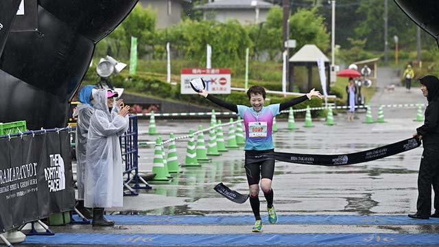 「第11回 飛騨高山ウルトラマラソン」71km女子トップゴール 兼松選手