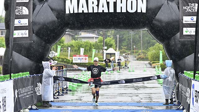 「第11回 飛騨高山ウルトラマラソン」71km男子トップゴール 曽宮選手