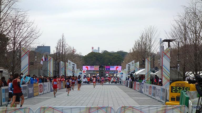東京マラソン フィニッシュエリアの画像