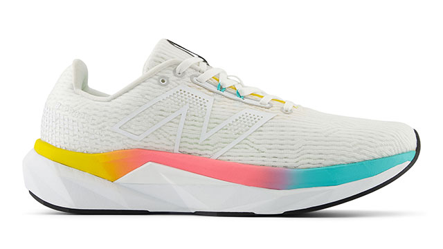 New Balance FuelCell Propel v5（フューエルセル プロペル）