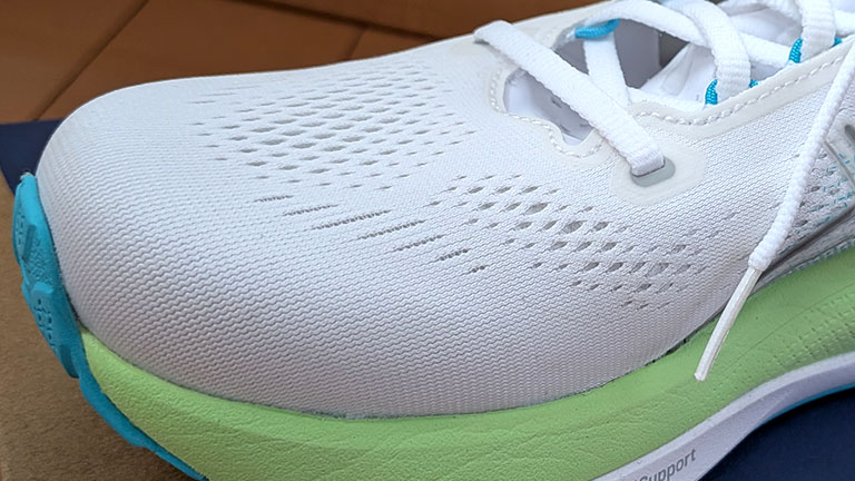 GEL-KAYANO 33 のアッパー