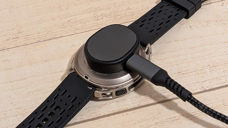 Amazfit Cheetah 2 Ultra 充電ポッド装着時