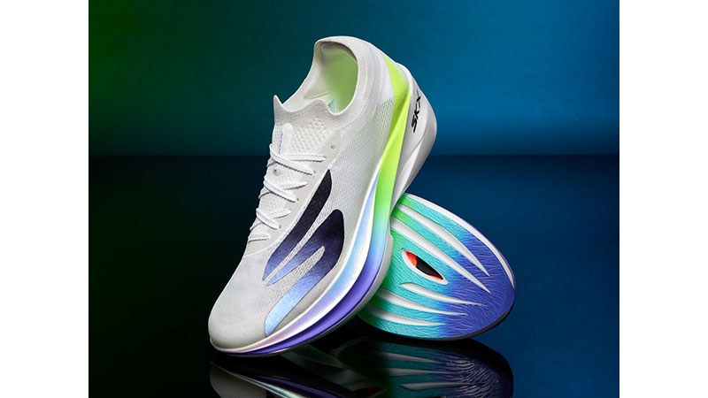 スケッチャーズのレーシングシューズ SKECHERS AERO Elite
