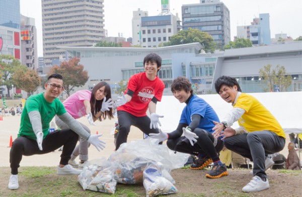 ヒーローによるゴミ拾いランニングイベント「クリーンラン」in大阪城公園