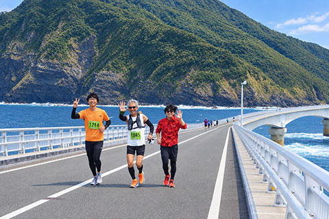 甑島片野浦のカノコユリ群落　国天然記念物指定記念
第5回甑マラソン大会のイメージ画像